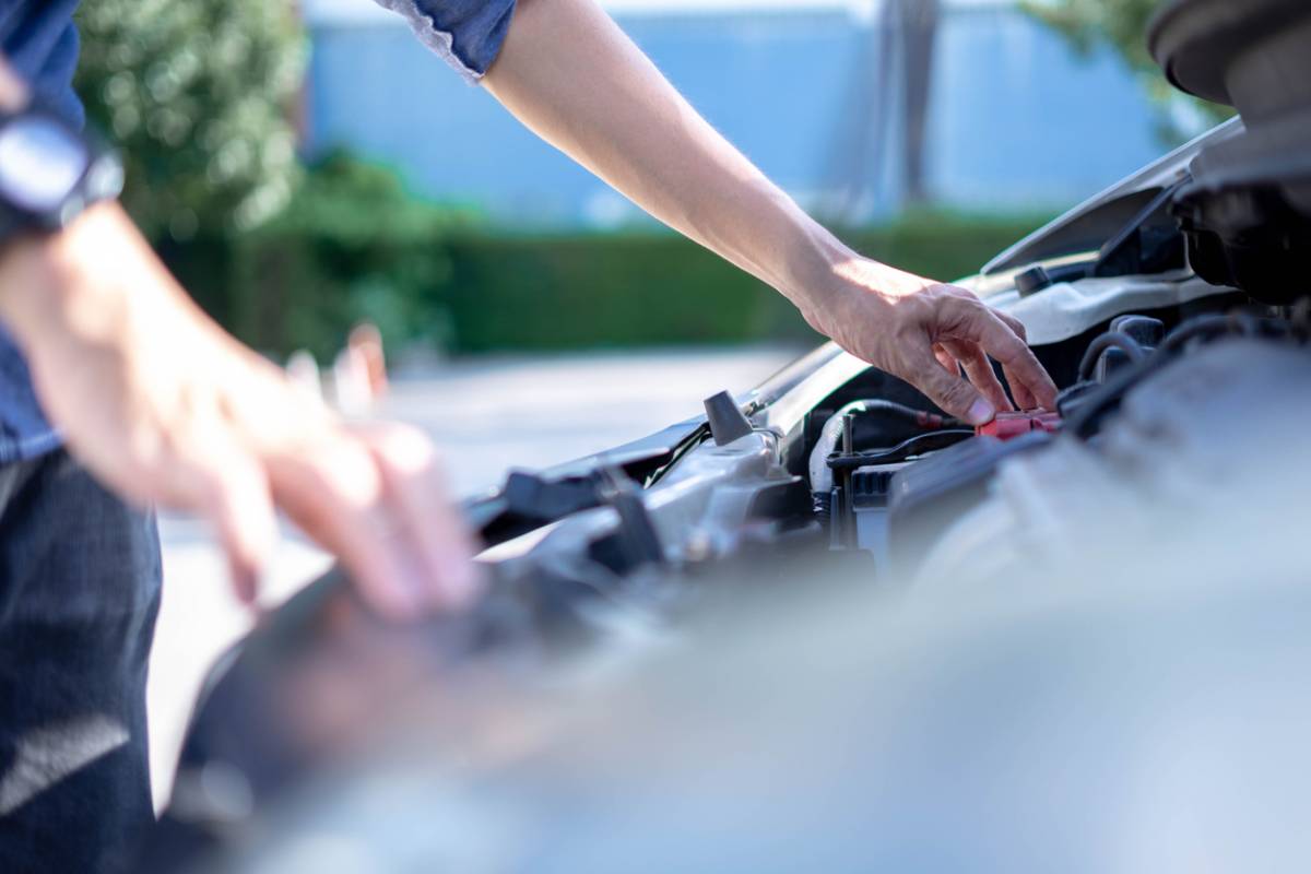 Outils et conseils pratiques pour bien entretenir votre voiture vous-même