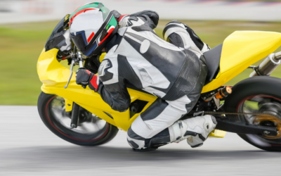 Comment poser le genou à moto : une technique audacieuse