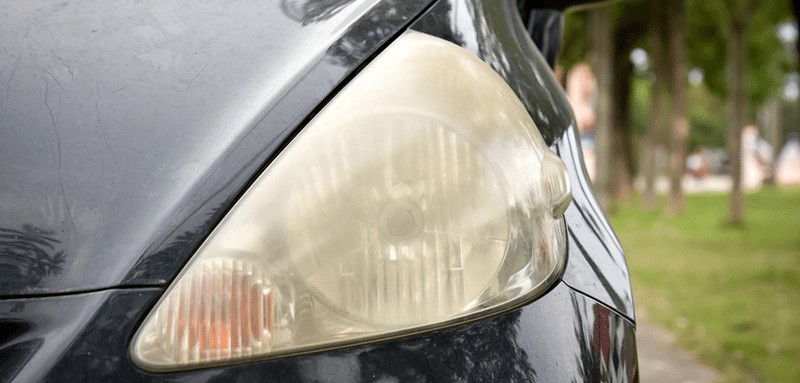 phare de voiture sale