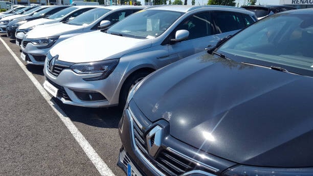 Marque de Voiture en R : Guide Complet des Constructeurs 2025