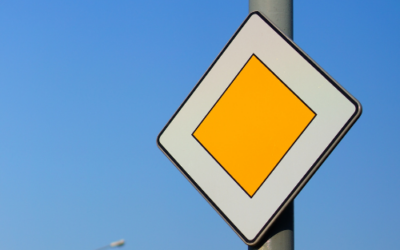 Panneau Losange Jaune : Signification et Règles du Code de la Route